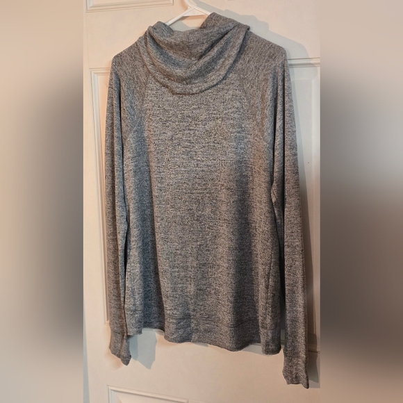 Women's Size Med Gray Long-Sleeved, Cowl Neck Pullover With KrisCross Front. - Picture 9 of 12